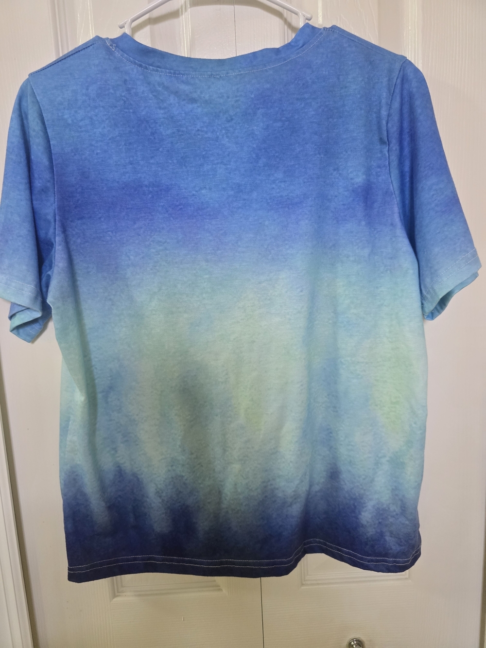 Another Day in Paradise Ombre V‑Neck Tee - Blue/Green - Picture 2 of 3